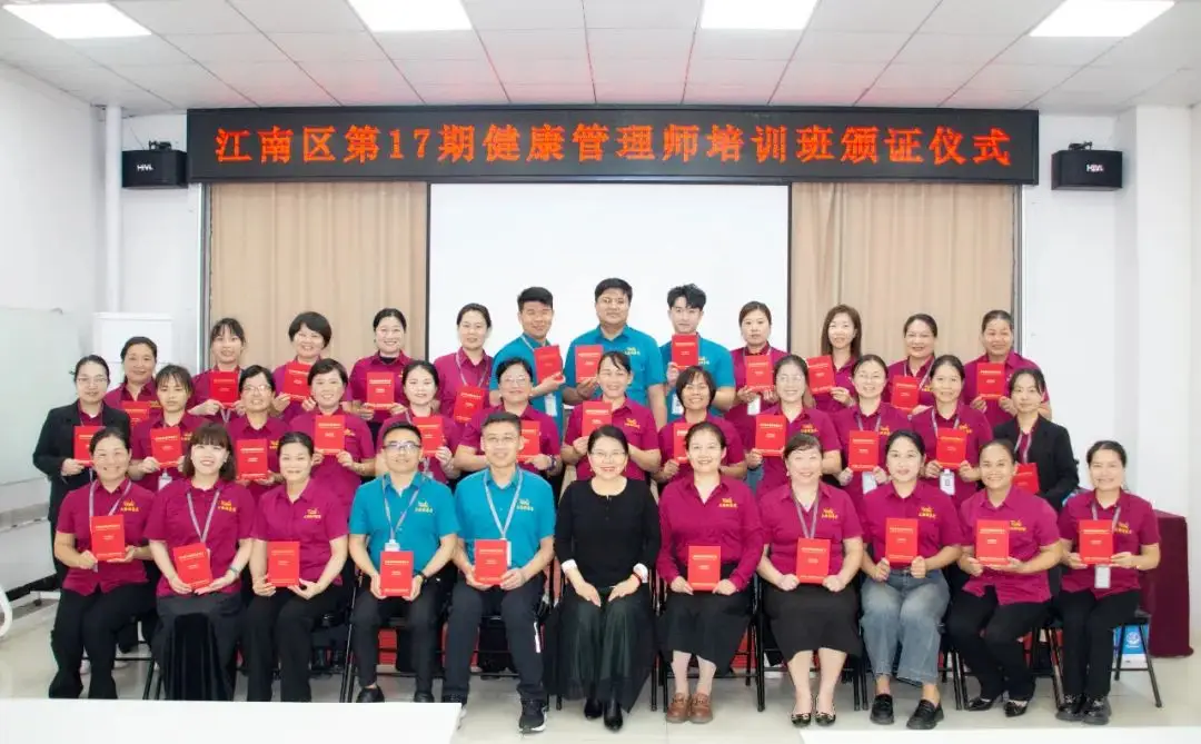 一本證書，一份責(zé)任：今天，我們領(lǐng)證了！ 