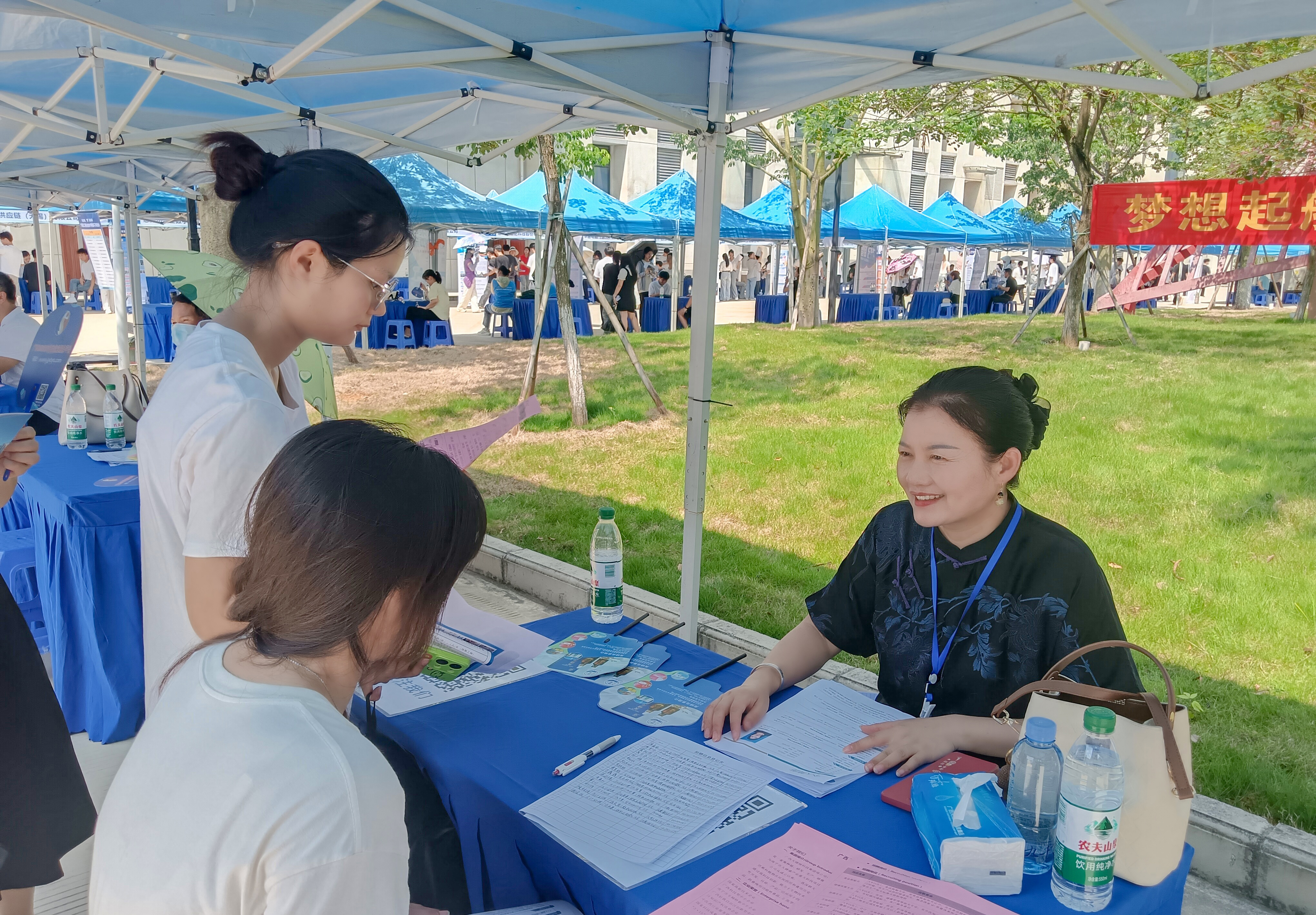 百企爭艷，天緣綠閃耀 2025 校園雙選會(huì)，見證健康未來力量